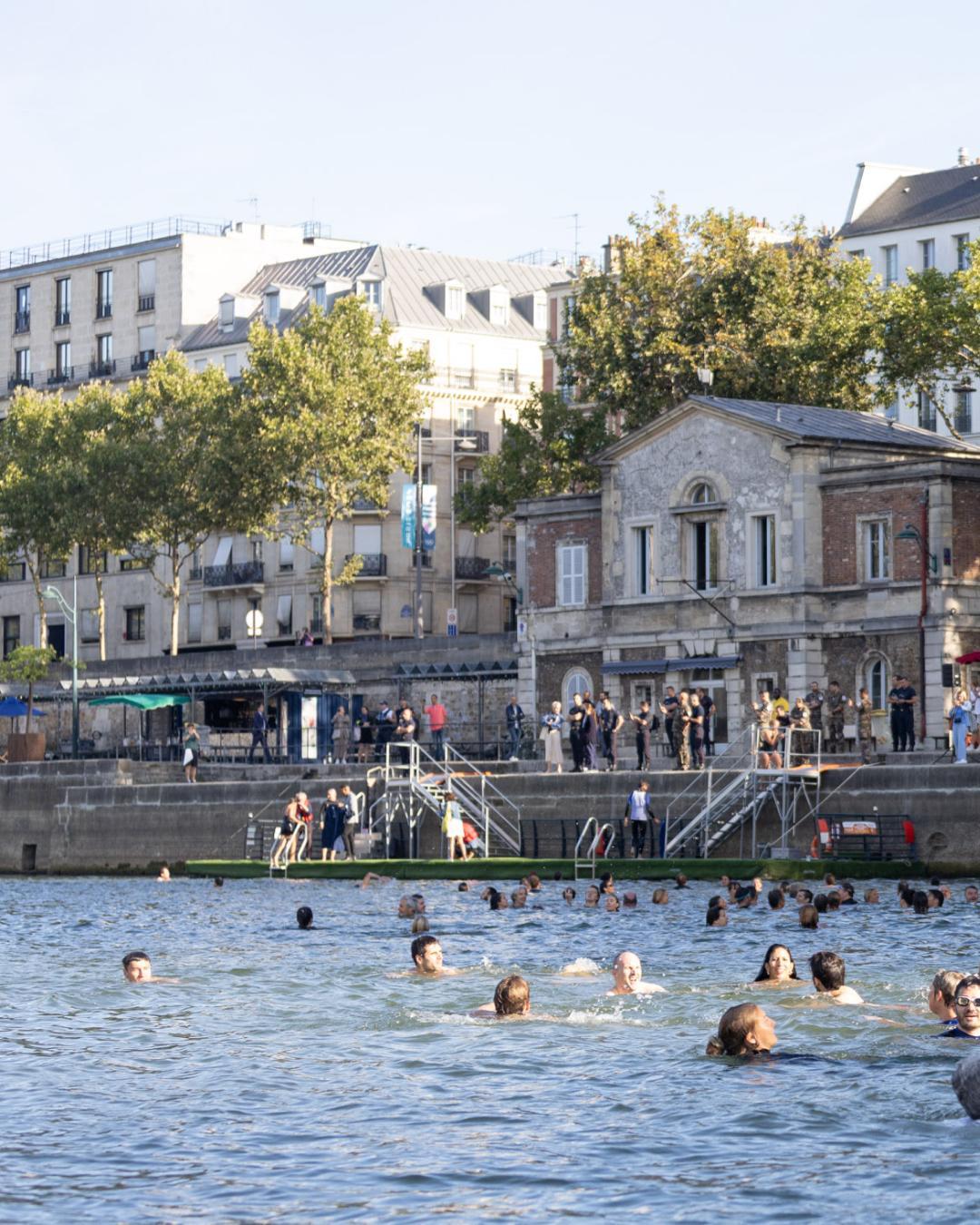 Baignade dans la Seine (Swimming in the Seine)