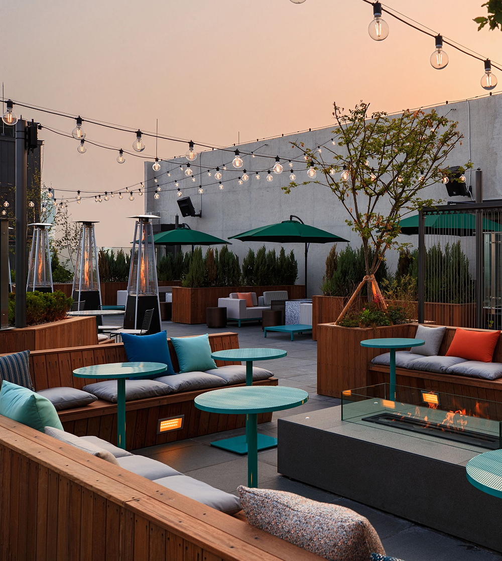 테라스에서 즐기는 봄 서울 호텔 루프탑 바