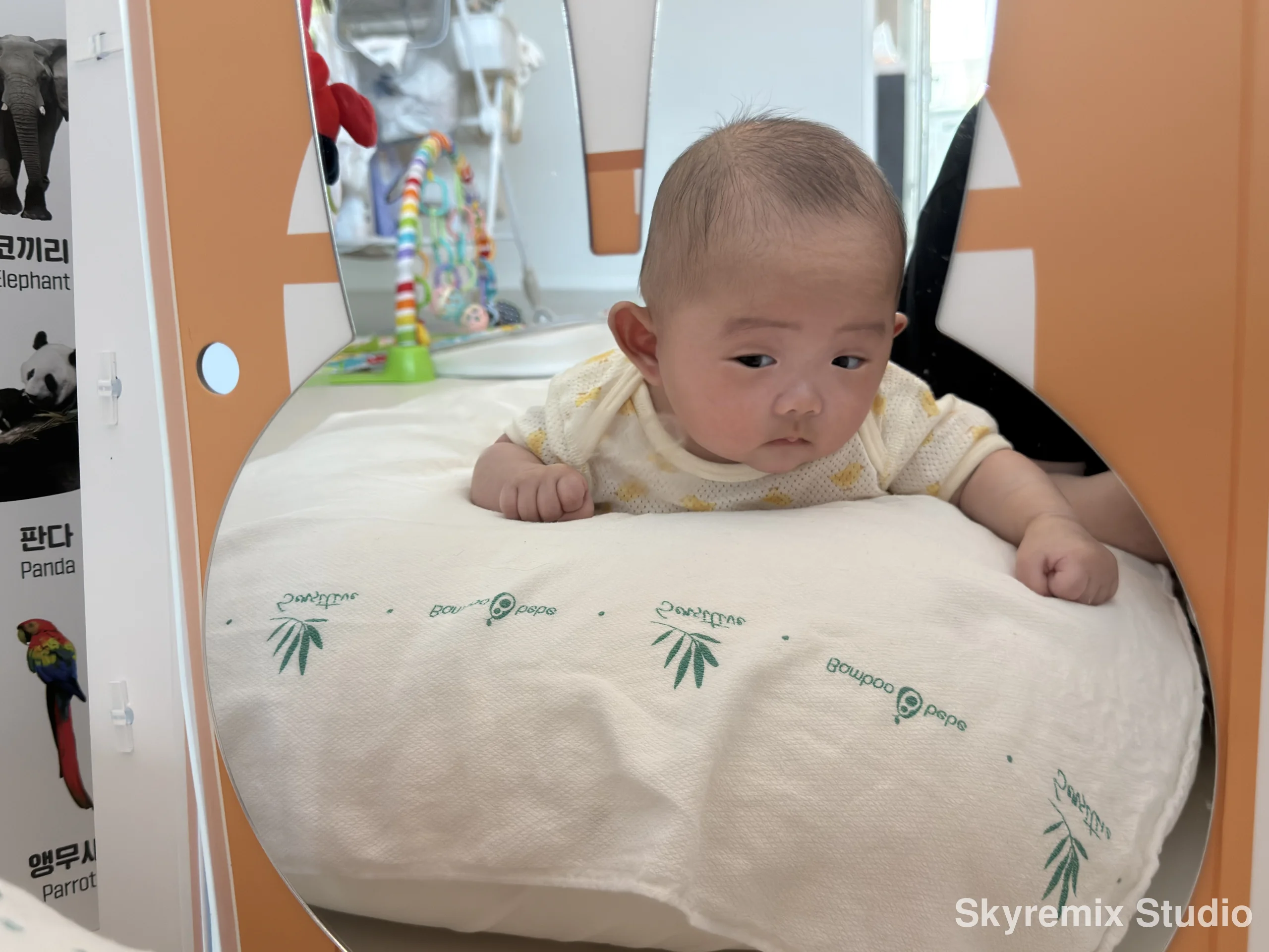 딸내미 tummy time, candid