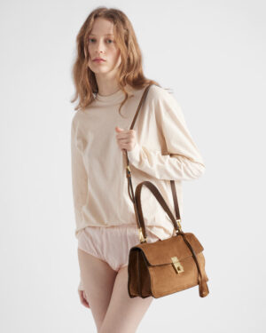 [프라다] 소프트 사운드 미디엄 스웨이드 숄더백 1BN023