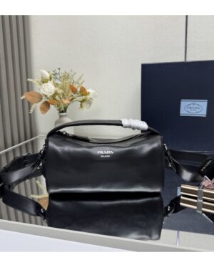 [프라다] 앤틱 가죽 숄더백 블랙 2VH188