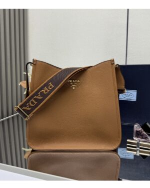 [프라다] 미디움 가죽 호보백 브라운 1BC073_2DKV