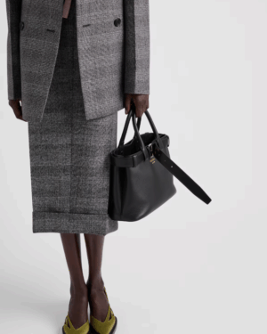 [프라다] 버클 벨트가 달린 스몰 가죽 핸드백 1BA434