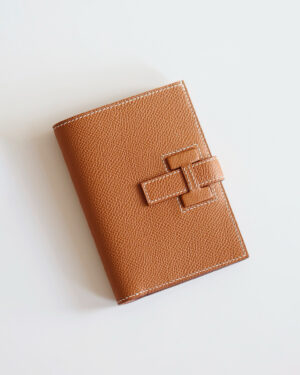 [에르메스] 뉴 H 파상트 컴팩트 지갑  Epsom - Gold