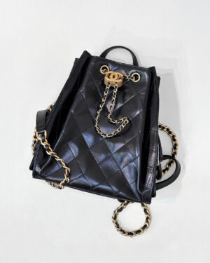 [샤넬] 25 백팩 미디엄 샤이니 카프스킨 블랙 금장 AS5600