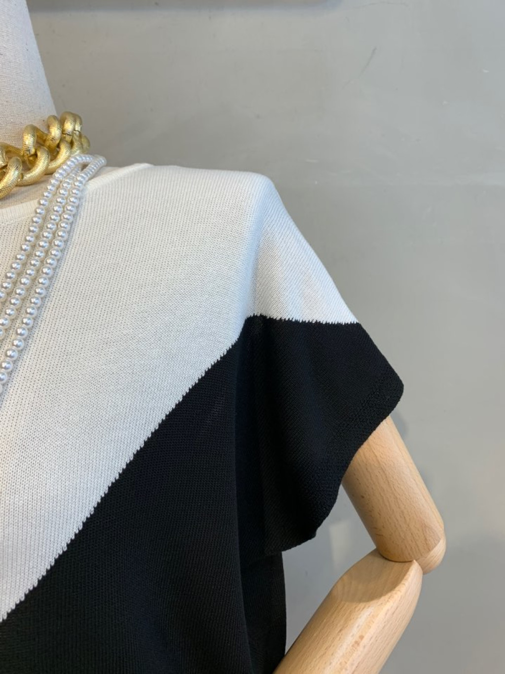 클레마 사선 반팔 배색 니트 티셔츠