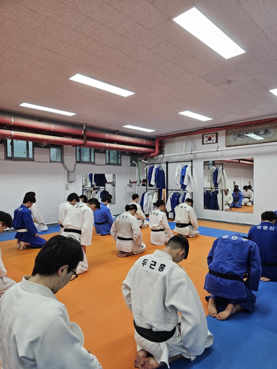 2023년 사진 https://s3.ap-northeast-2.amazonaws.com/uosjudojiho/judojiho/0268639a-8a65-4cd7-a1f6-d7003f918cb1.jpeg