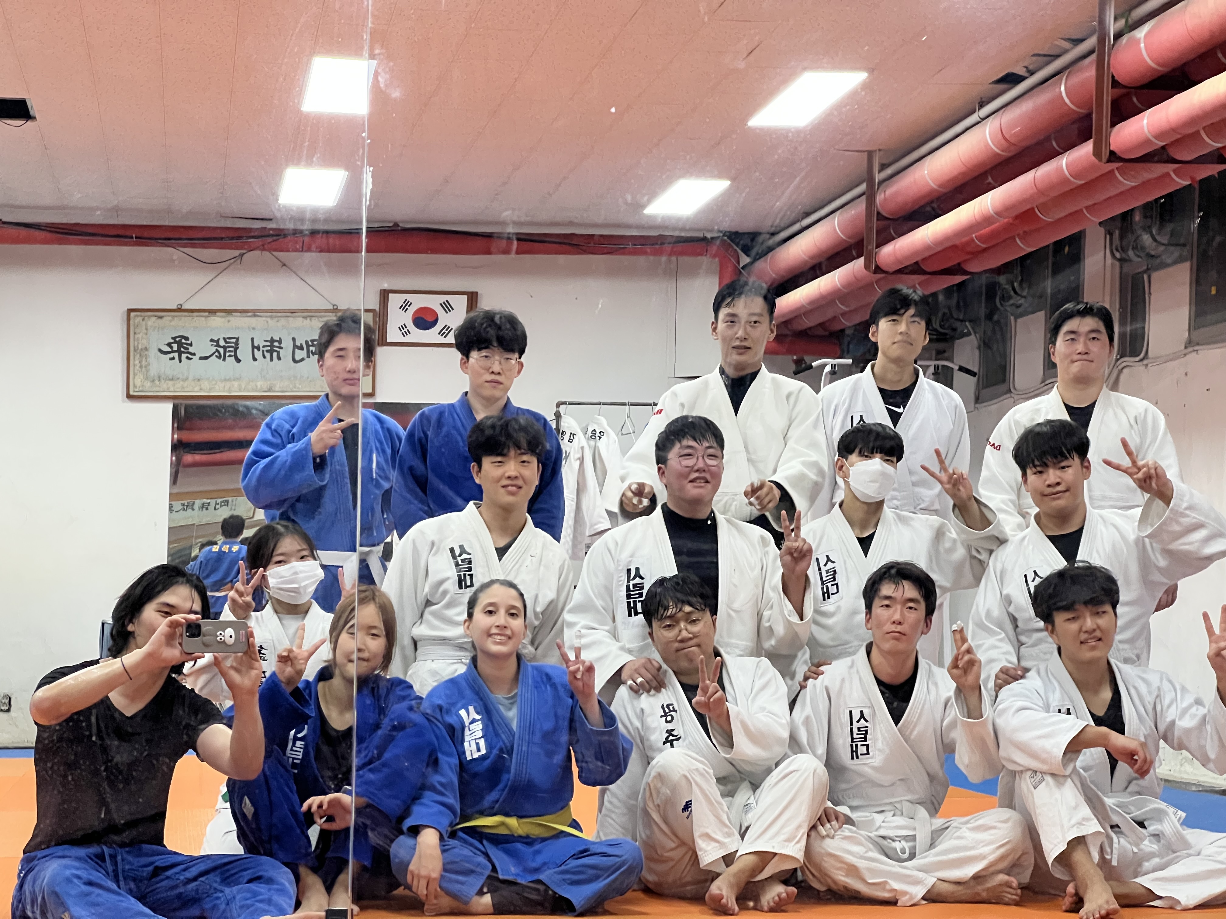 슬라이드 이미지 2