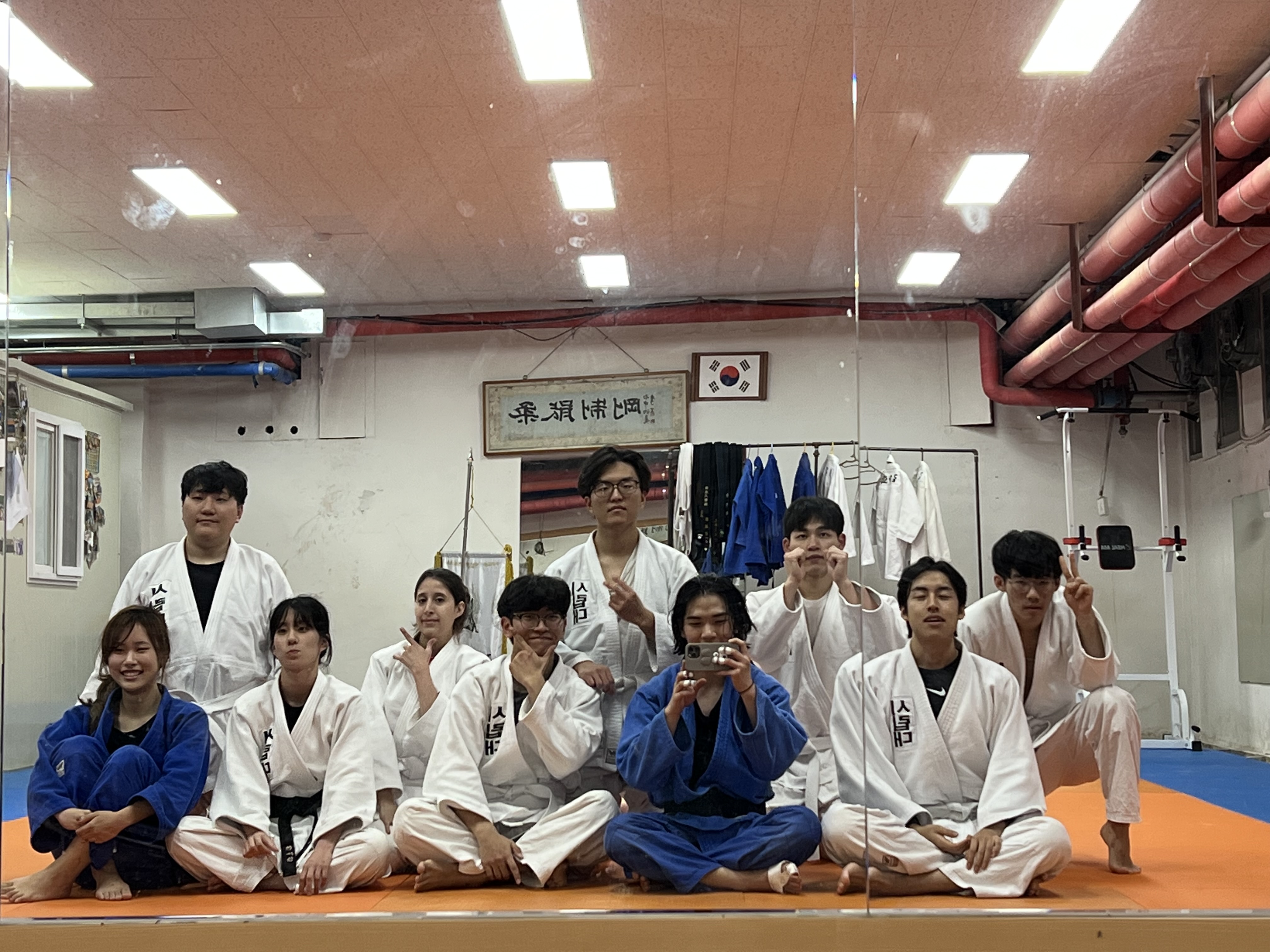 슬라이드 이미지 2