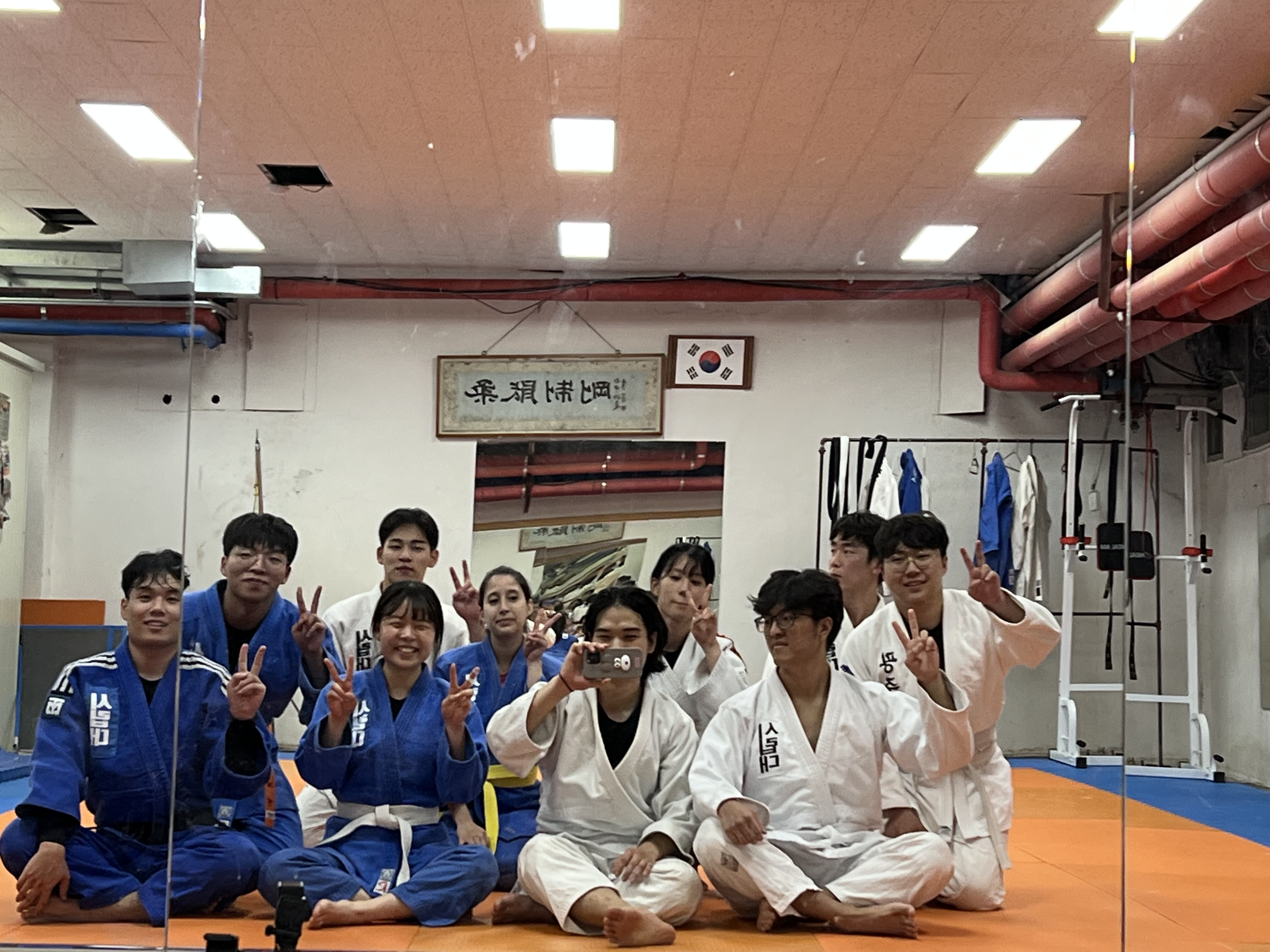 슬라이드 이미지 2