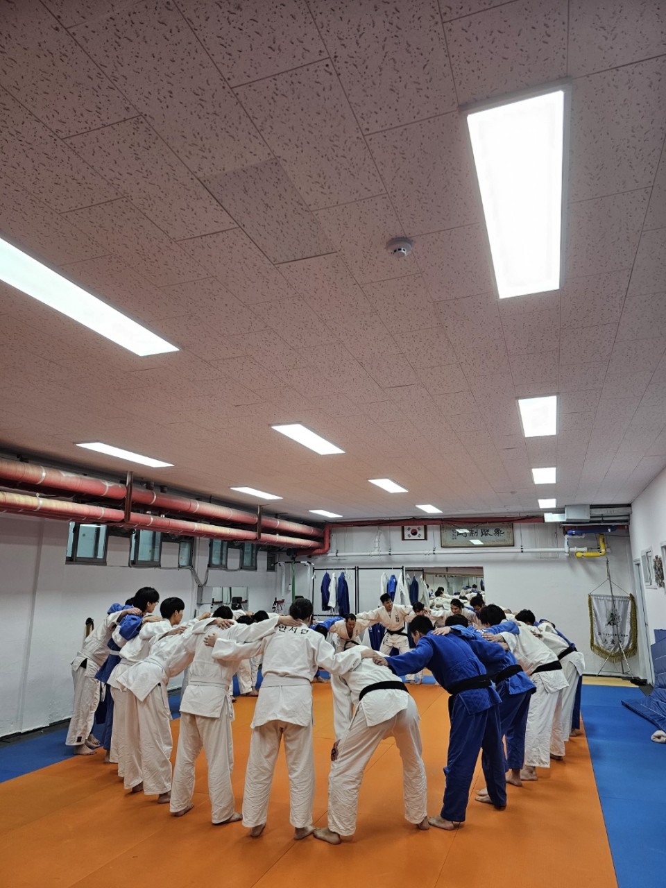 2023년 사진 https://s3.ap-northeast-2.amazonaws.com/uosjudojiho/judojiho/93857a3d-d60e-492f-b798-fda0e06b4c51.jpeg