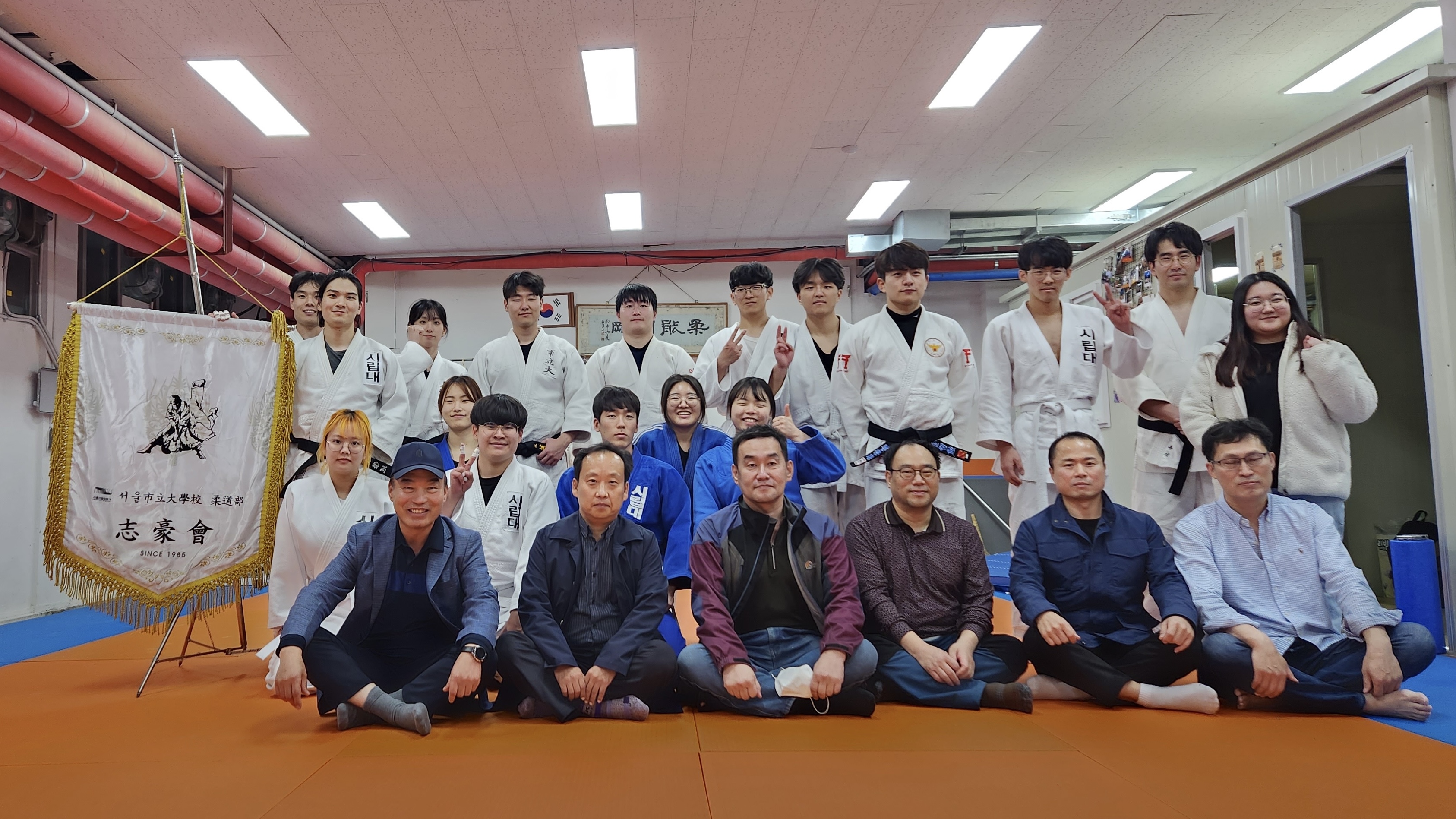 2022년 사진 https://s3.ap-northeast-2.amazonaws.com/uosjudojiho/judojiho/a287926e-ee4f-43d0-b55b-5b894ded315f.jpeg
