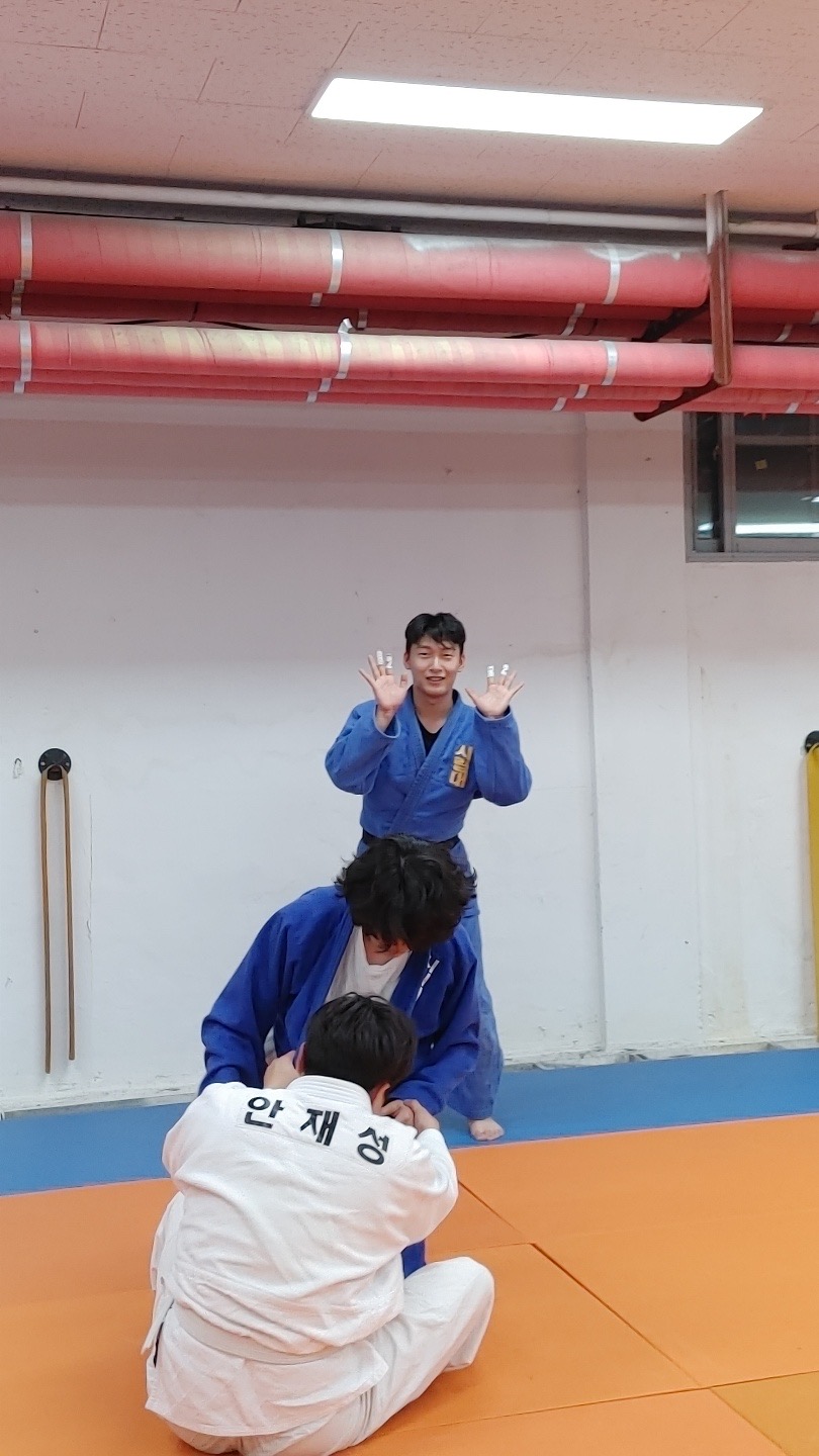 슬라이드 이미지 2