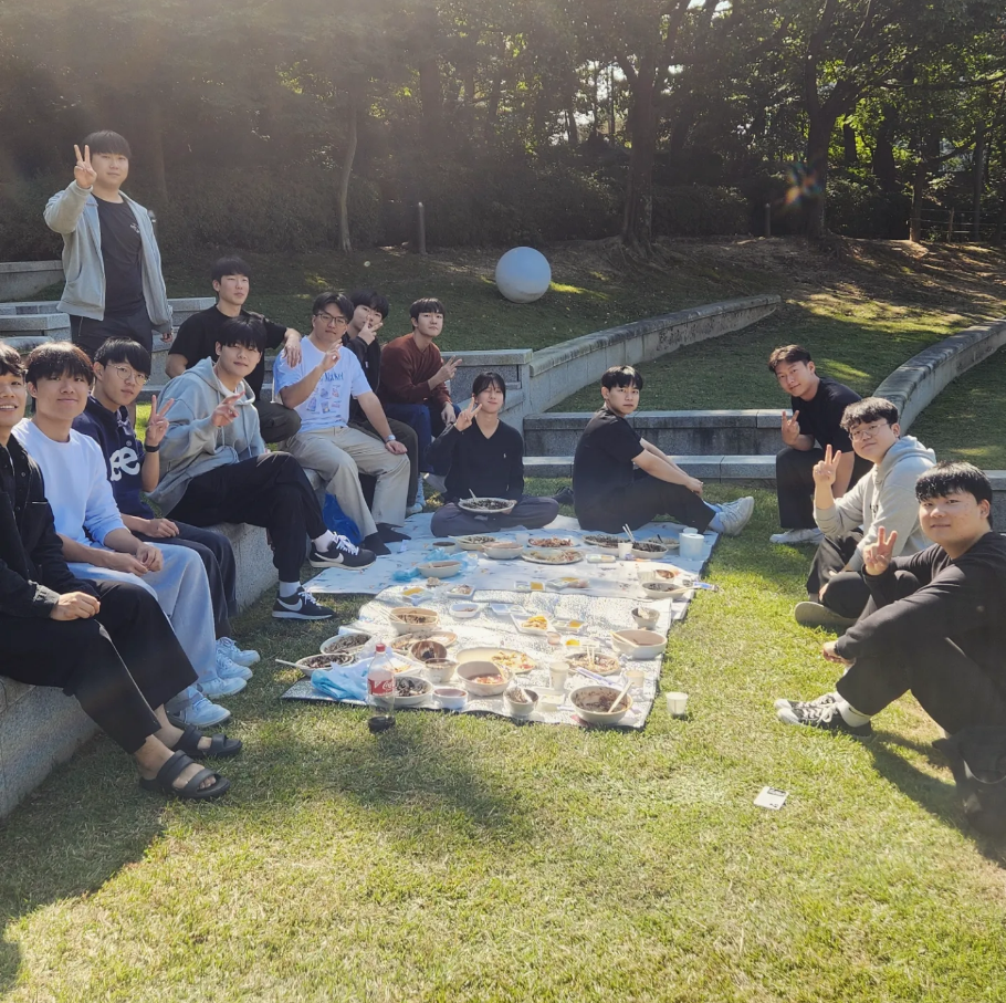 2023년 사진 https://s3.ap-northeast-2.amazonaws.com/uosjudojiho/judojiho/daf009a7-39c9-4bbb-ab7a-9617c63d891c.jpeg