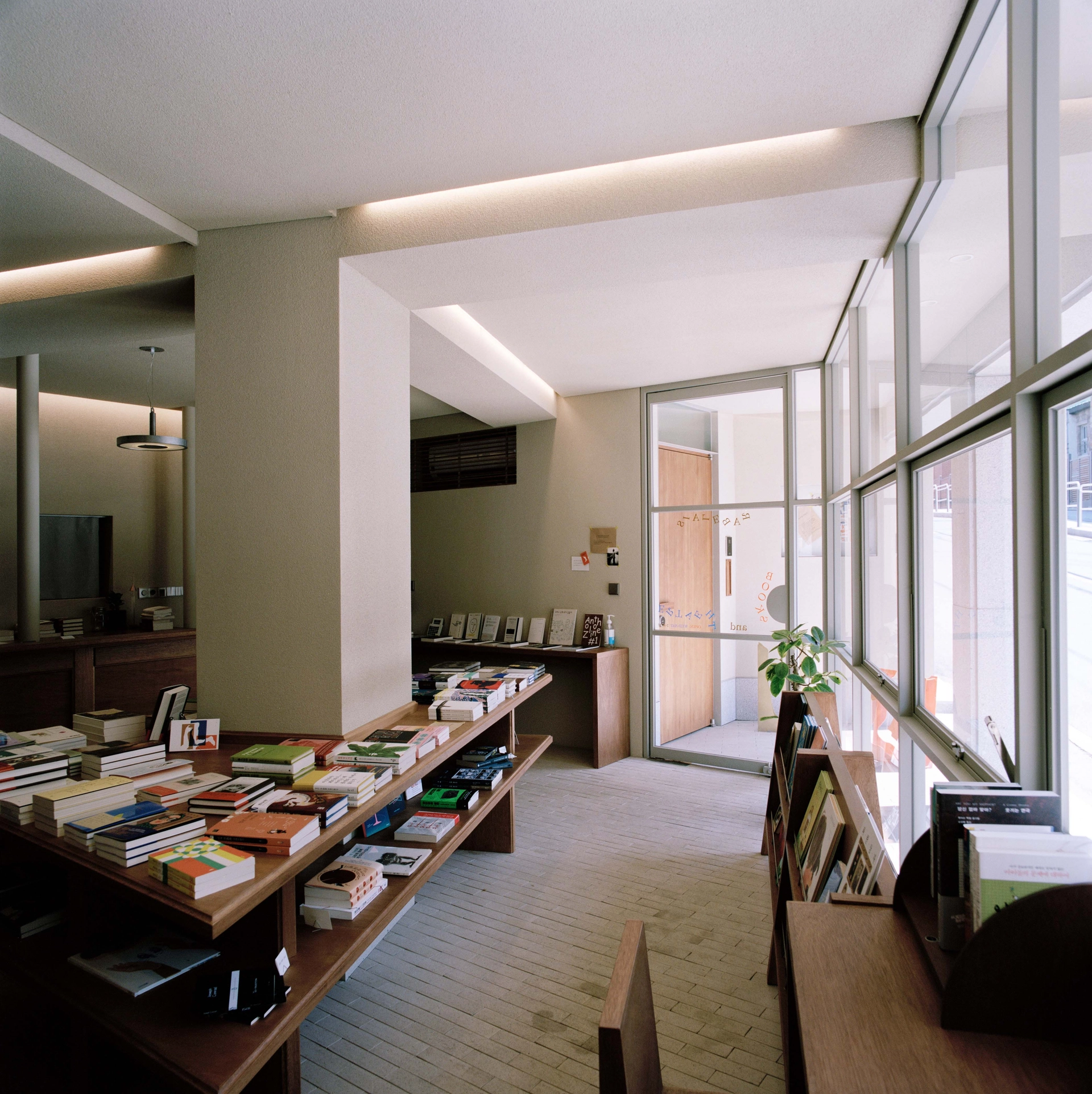 서점극장 라블레 Rabelias Books and Theatre